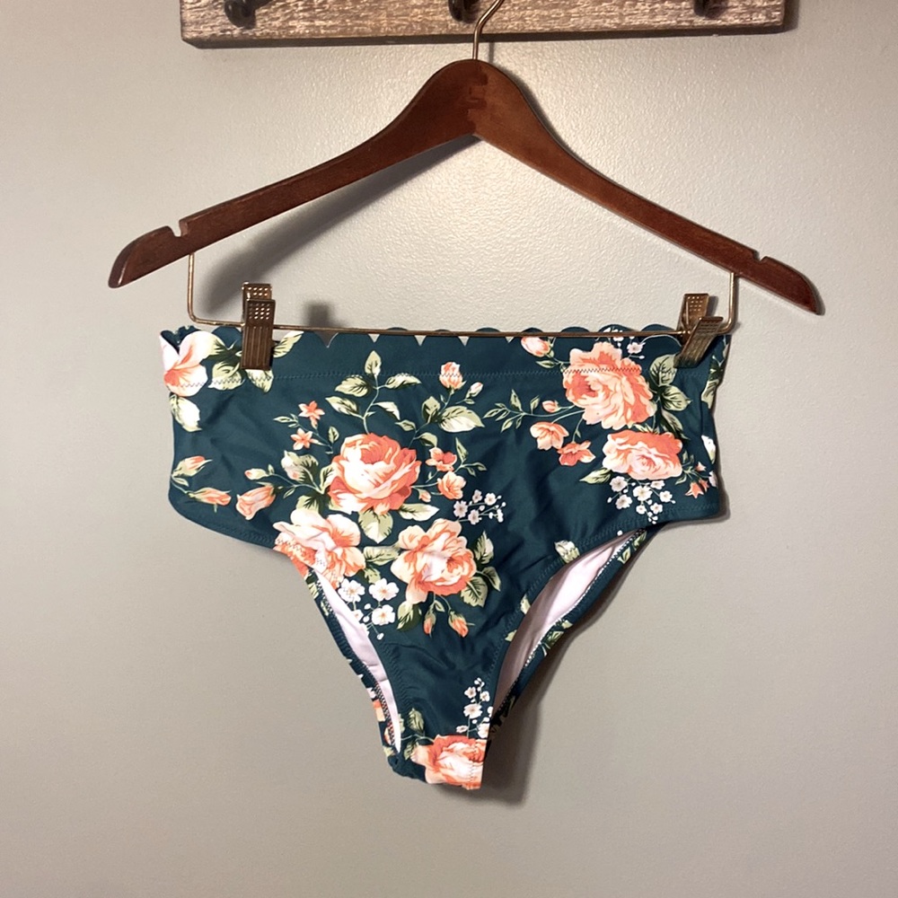 NEW Cupshe Medium 2 piece Teal floral scallop bathing suit - Picture 3 of 5